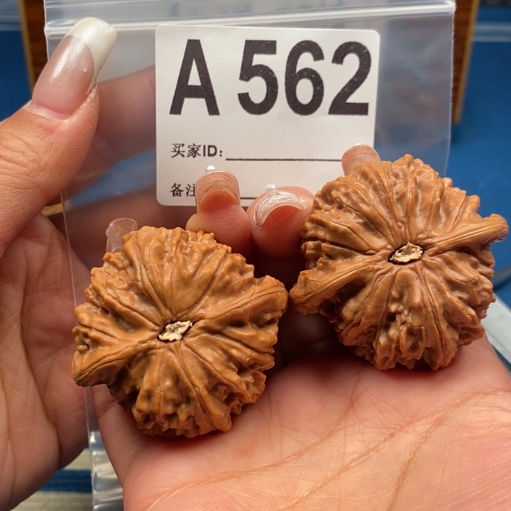 文玩核桃吊坠金麒麟精修44-45A562