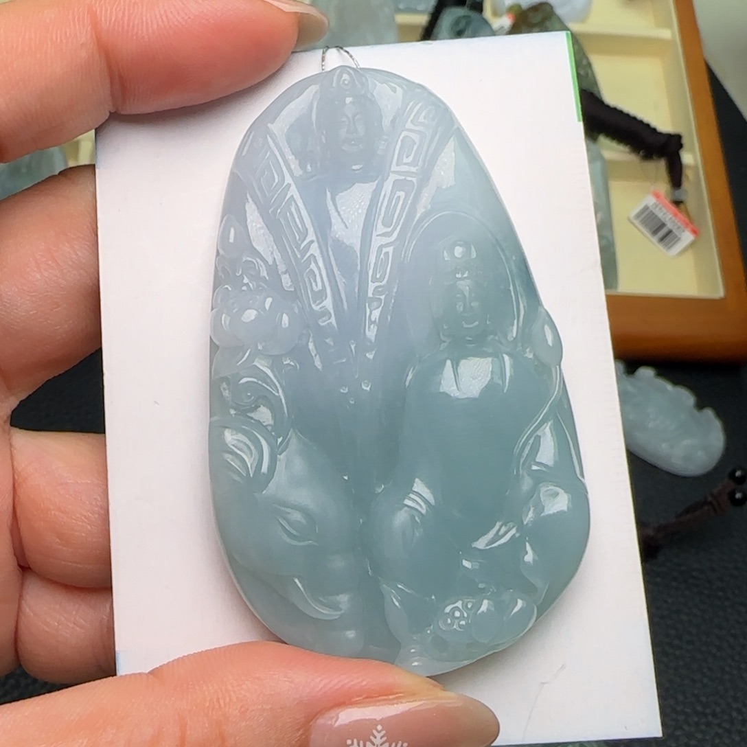 翡翠未镶嵌颈饰  