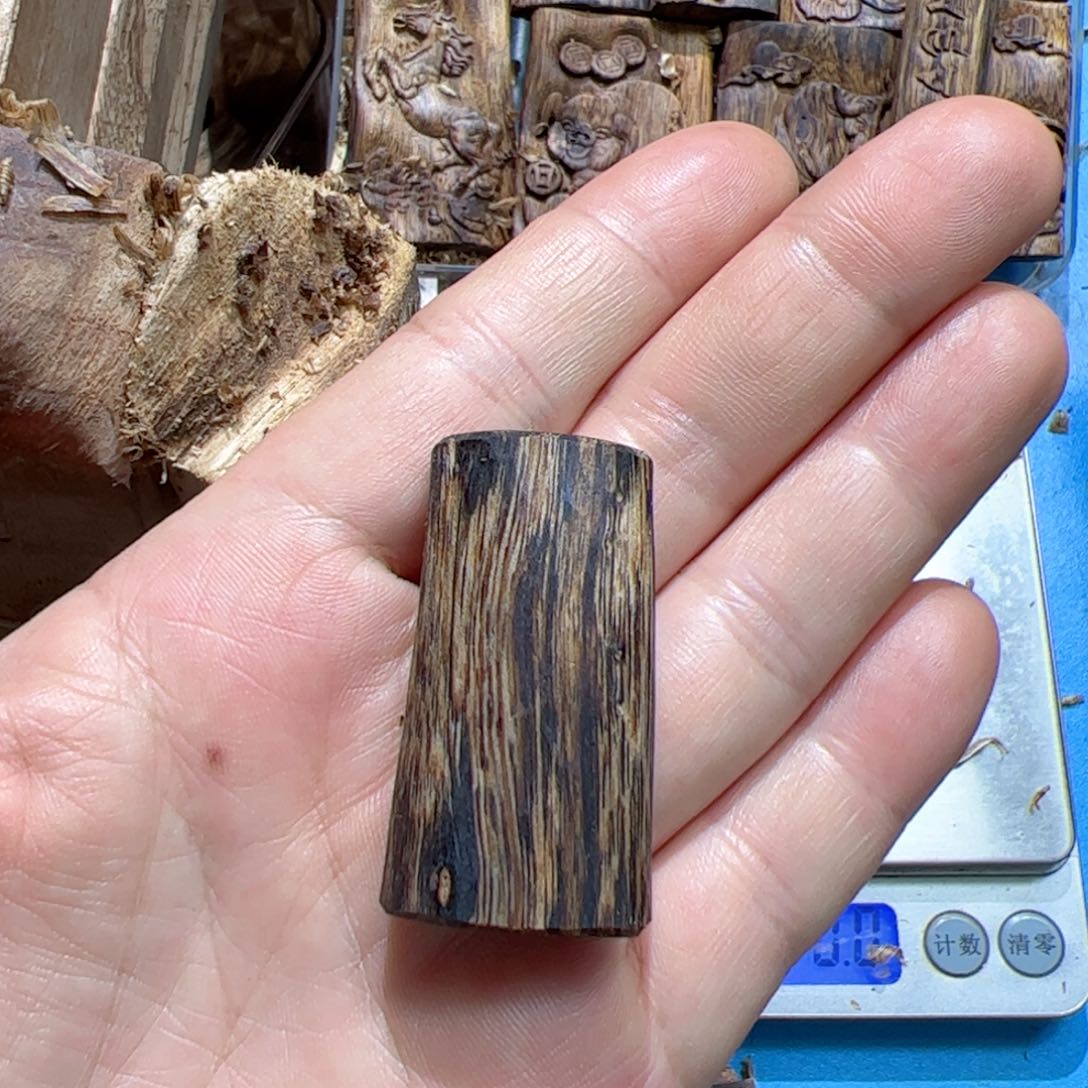 沉香吊坠白棋素牌6.3克