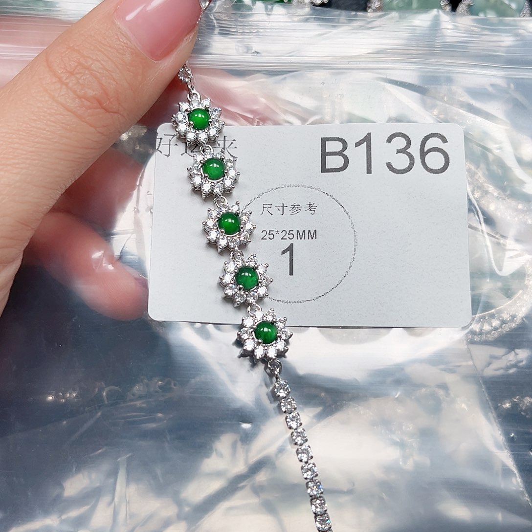 翡翠颈饰未镶嵌翡翠136