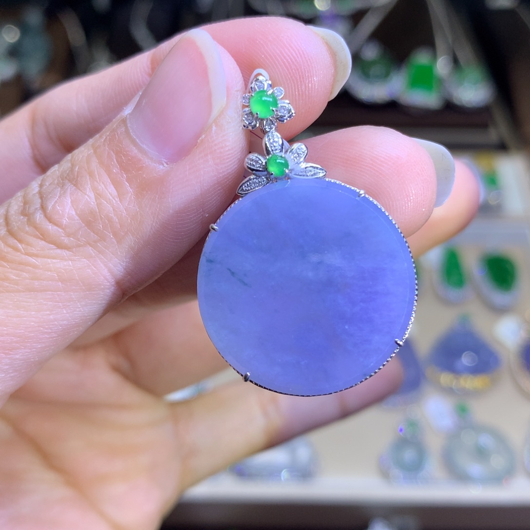 翡翠颈饰18K金镶嵌翡翠