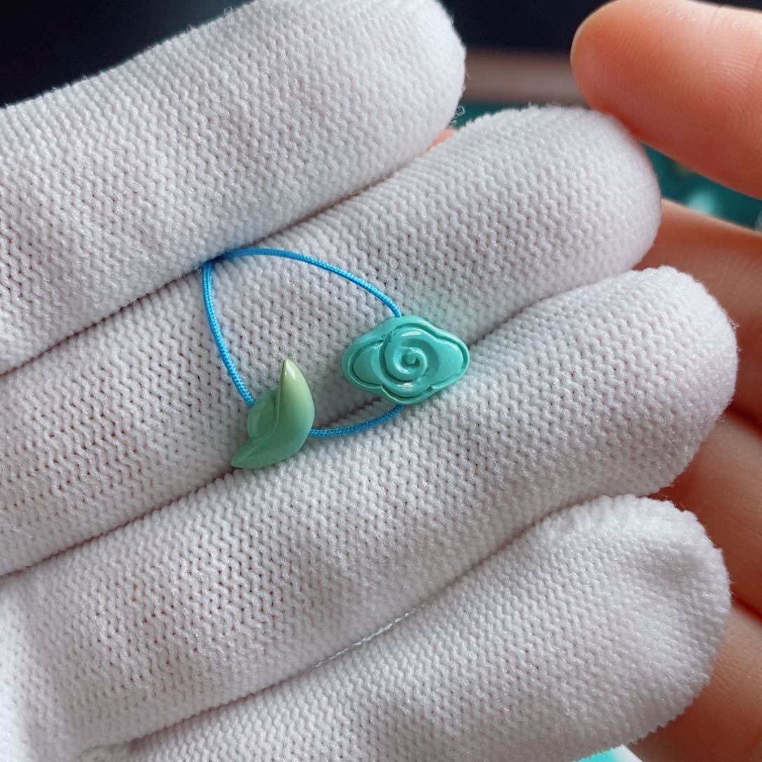 绿松石未镶嵌颈饰