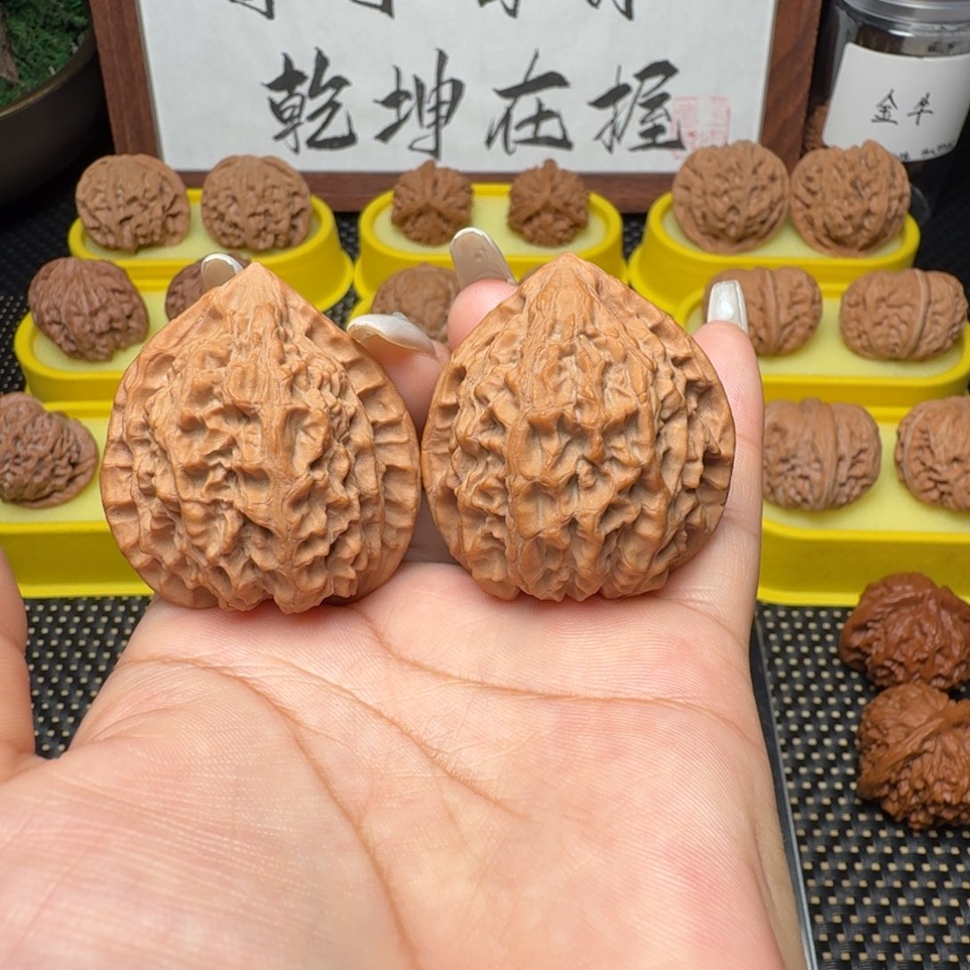 磊***文玩核桃把件40金牛