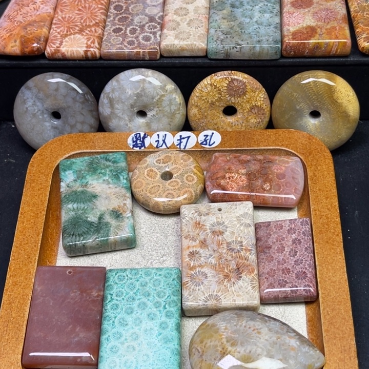 未镶嵌吊坠硅化珊瑚（珊瑚玉）