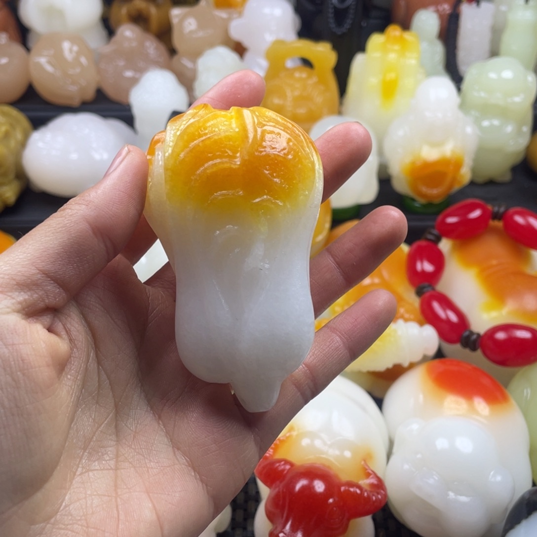 玉石雕刻把件  白菜