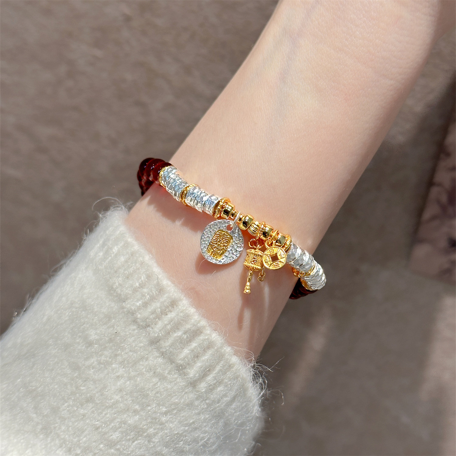 925银手链 S09691扎基拉姆肌理圆牌转经筒盘缠红珠手链