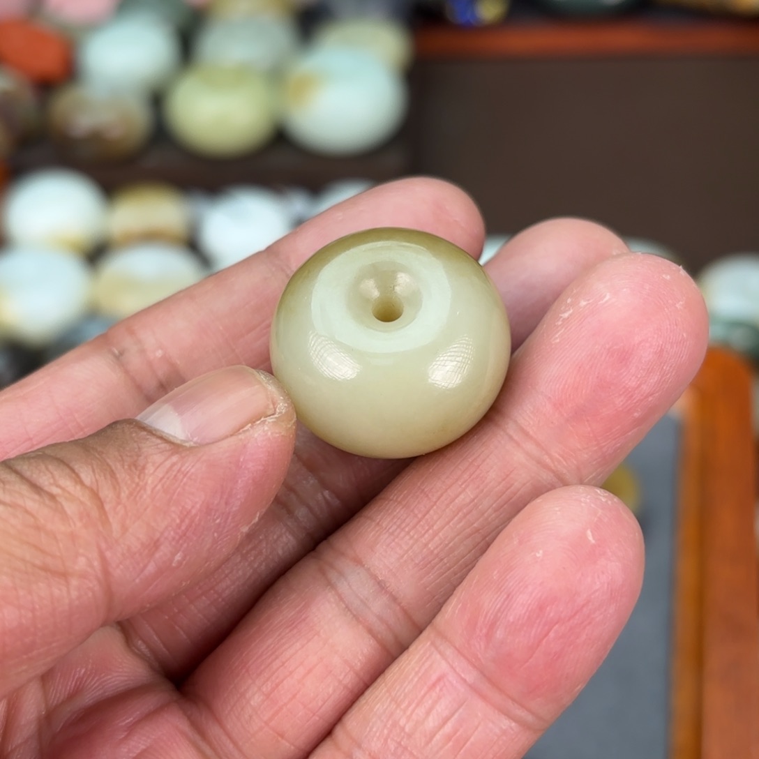 和田玉（糖玉）颈饰未镶嵌苦*