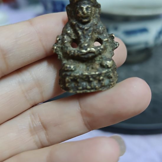 用***4陶瓷小小人物摆件一个，
