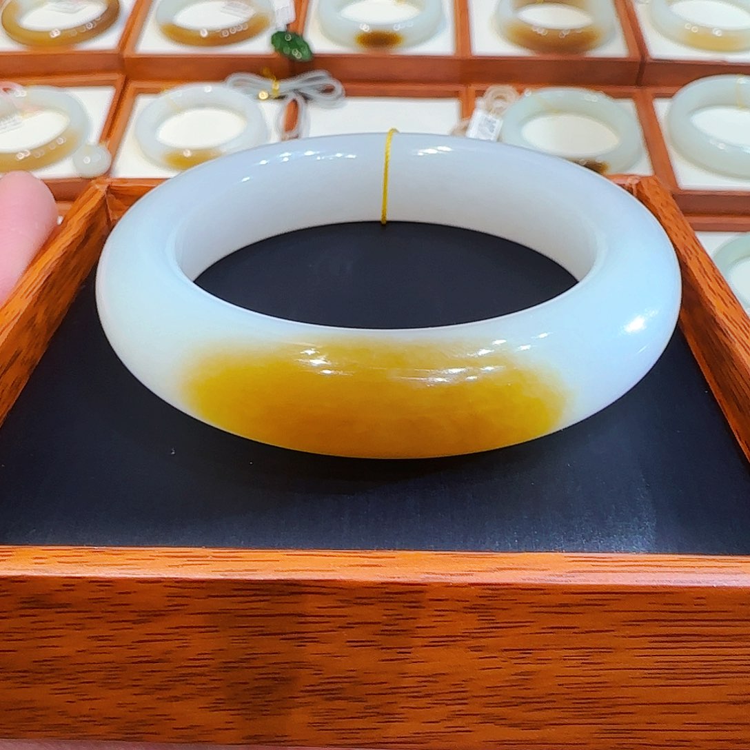 和田玉手镯未镶嵌且末一抹金红糖55 56 57