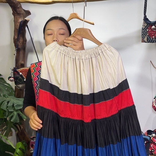 织绣手工制作工艺半身裙