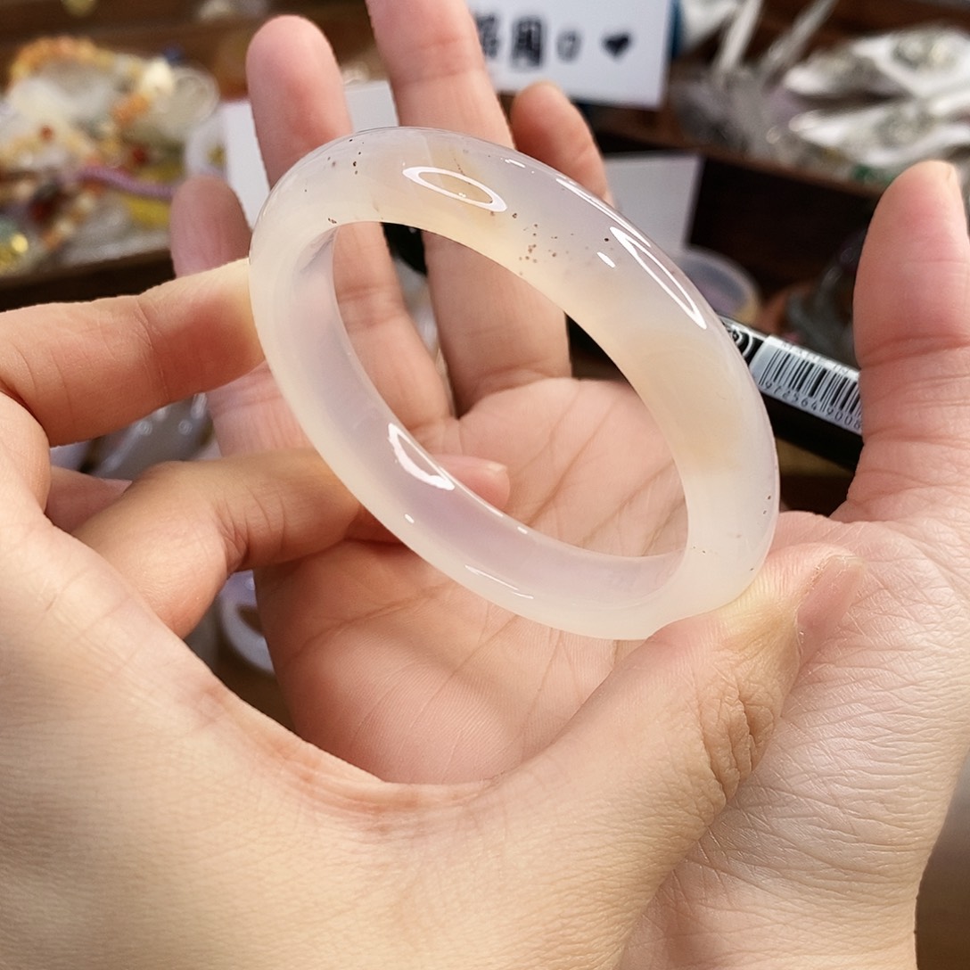 玛瑙/玉髓未镶嵌手镯C173。54.9圈。瑕