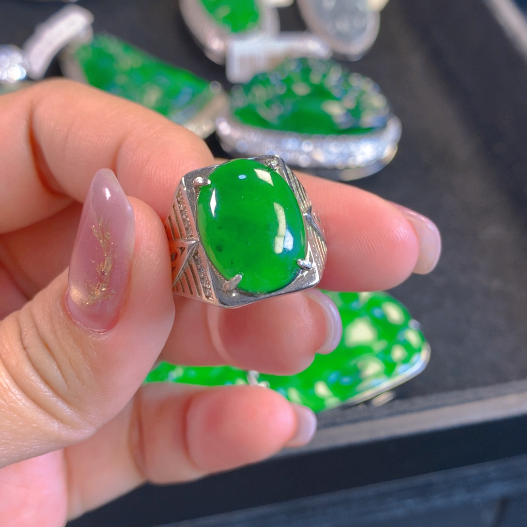 翡翠颈饰银S925镶嵌翡翠