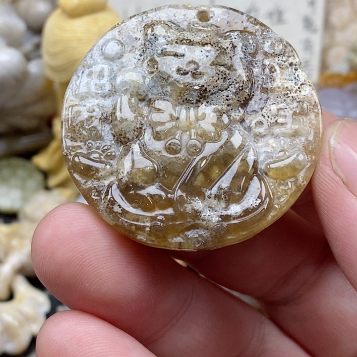 颈饰未镶嵌硅化珊瑚（珊瑚玉）有瑕