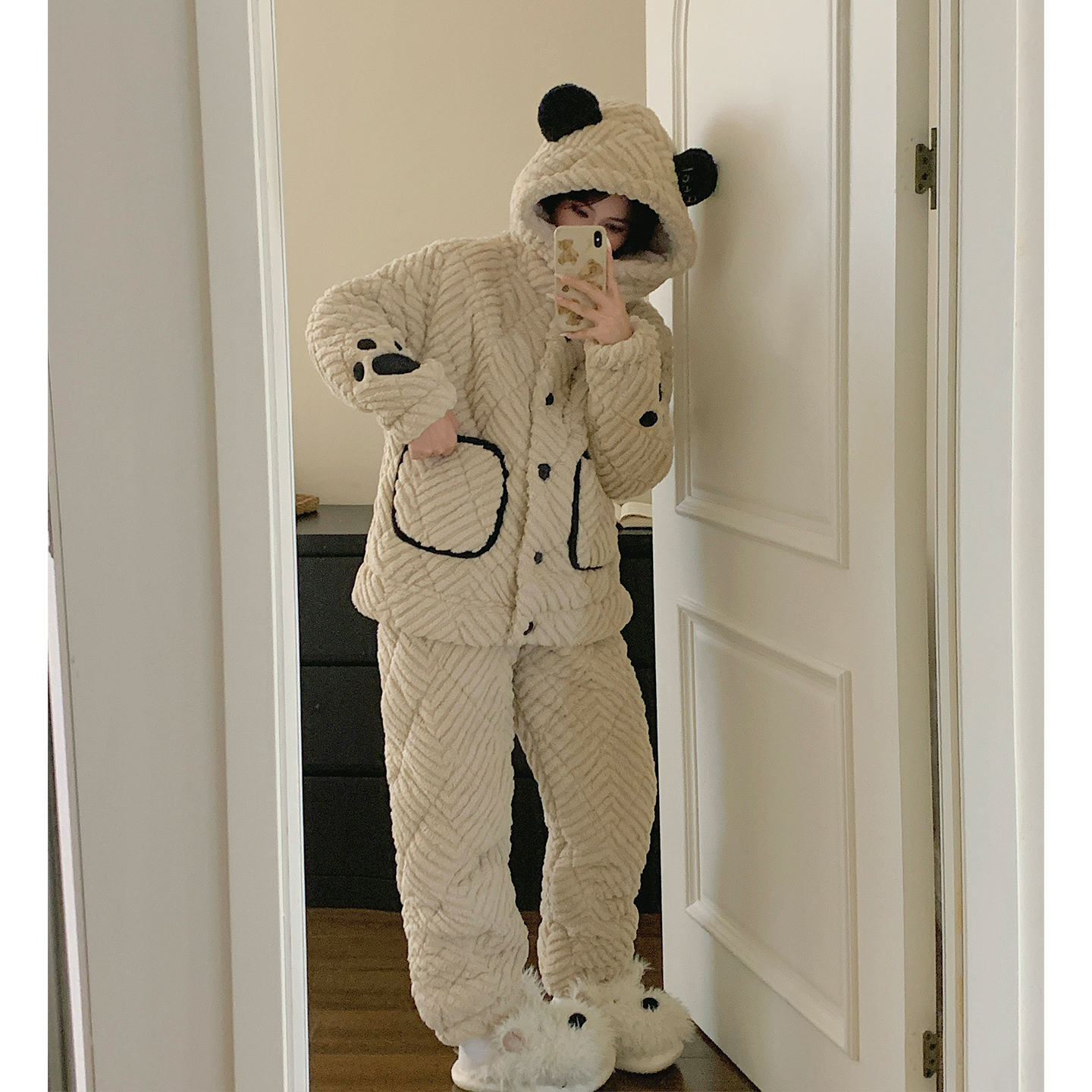 睡衣女冬季珊瑚绒三层夹棉加厚加绒可外穿卡通刺绣连帽家居服套装