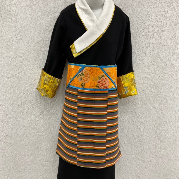 民族童装。巴尔久女童宝宝妮子藏袍。民族风藏式复古传统日常女童