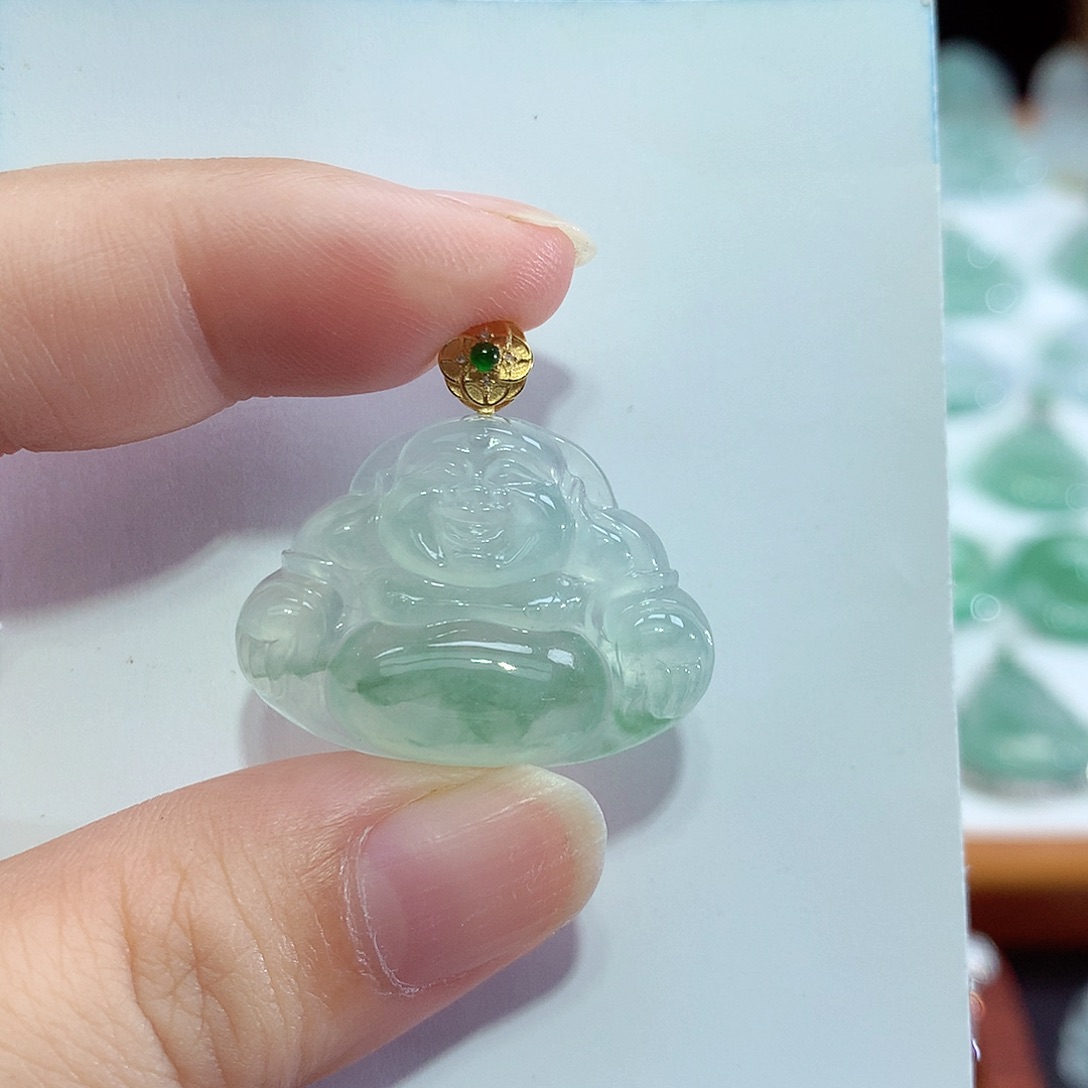 颈饰18K金镶嵌翡翠佛