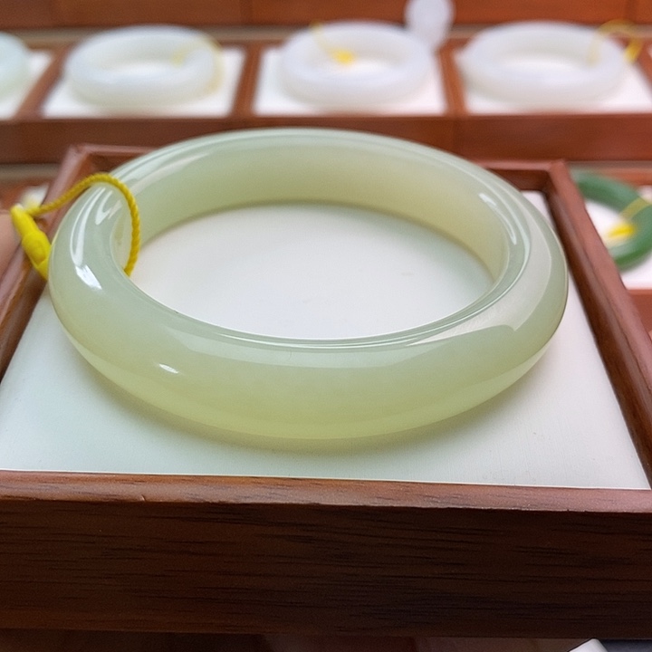 和田玉（白玉）手镯未镶嵌人**途