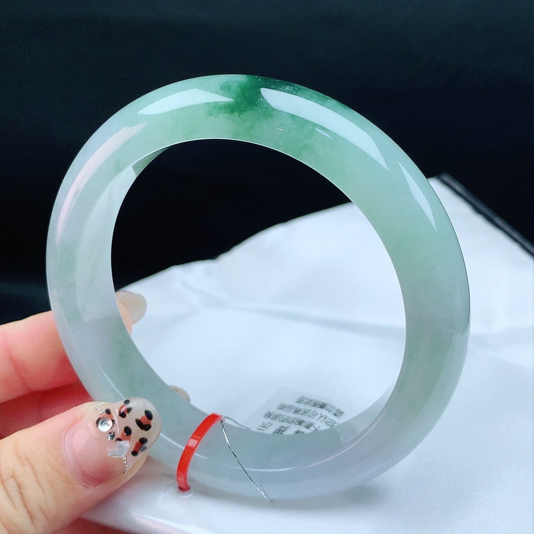 翡翠手镯未镶嵌58圈