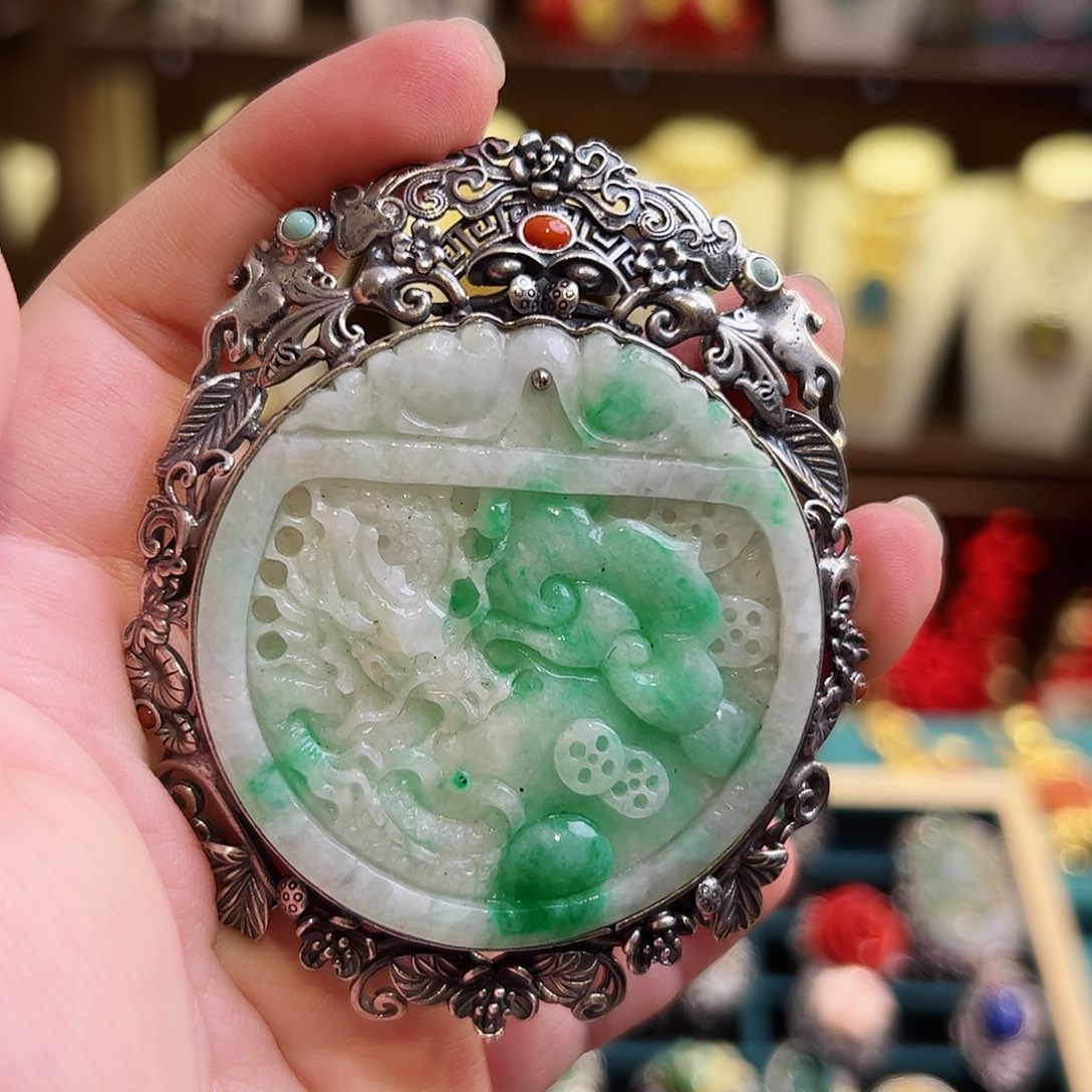 翡翠颈饰未镶嵌古风