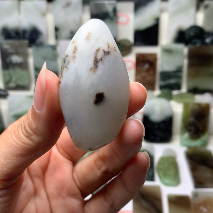 独山玉未镶嵌颈饰