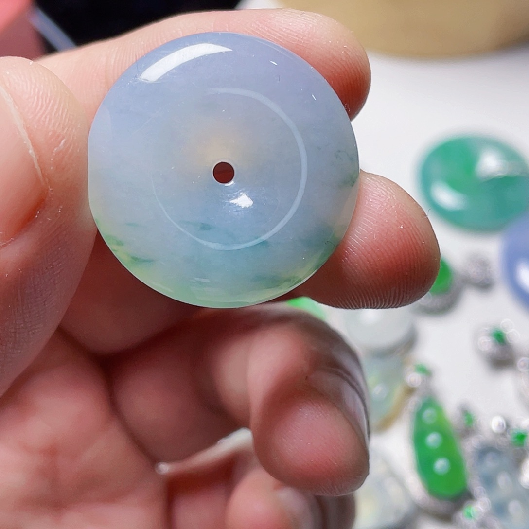 翡翠颈饰未镶嵌雅*平安扣