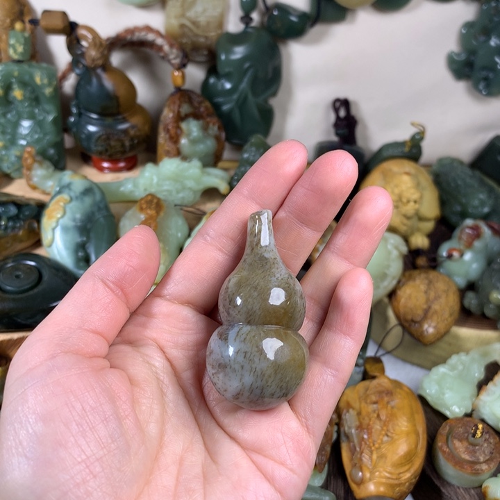 岫岩老玉（透闪石质玉）吊坠未镶嵌