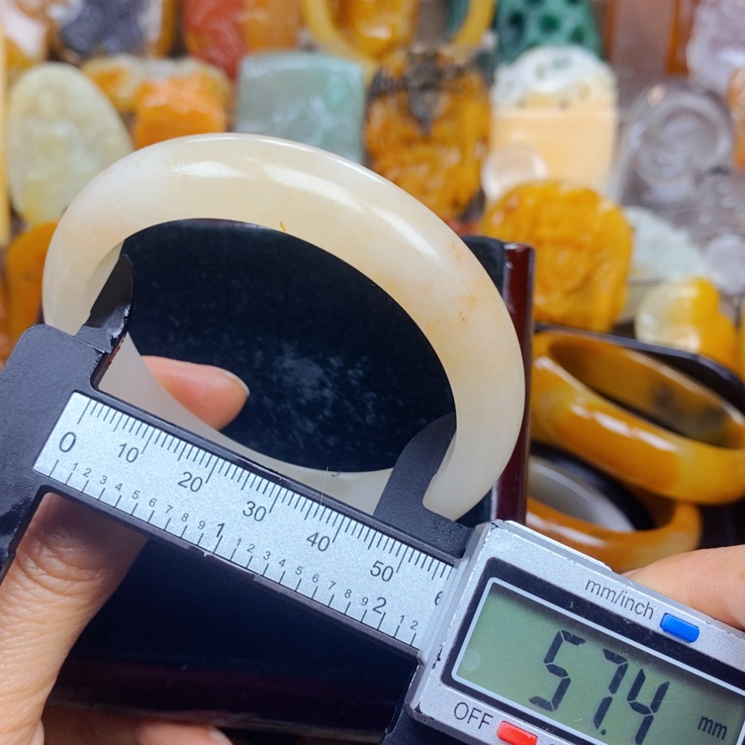 石英质玉（黄龙玉）未镶嵌颈饰