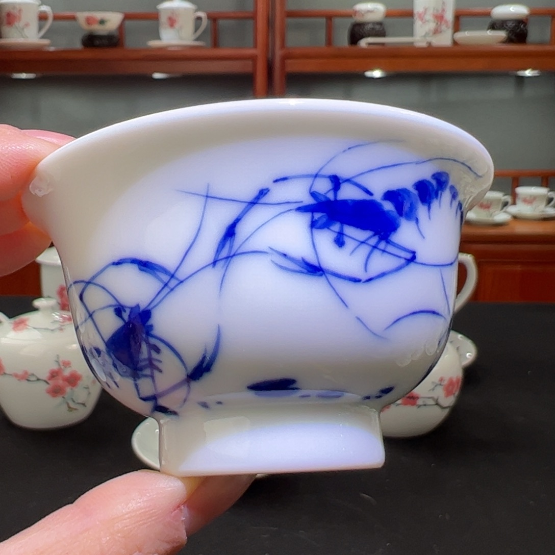 柴窑青花虾趣压手杯
