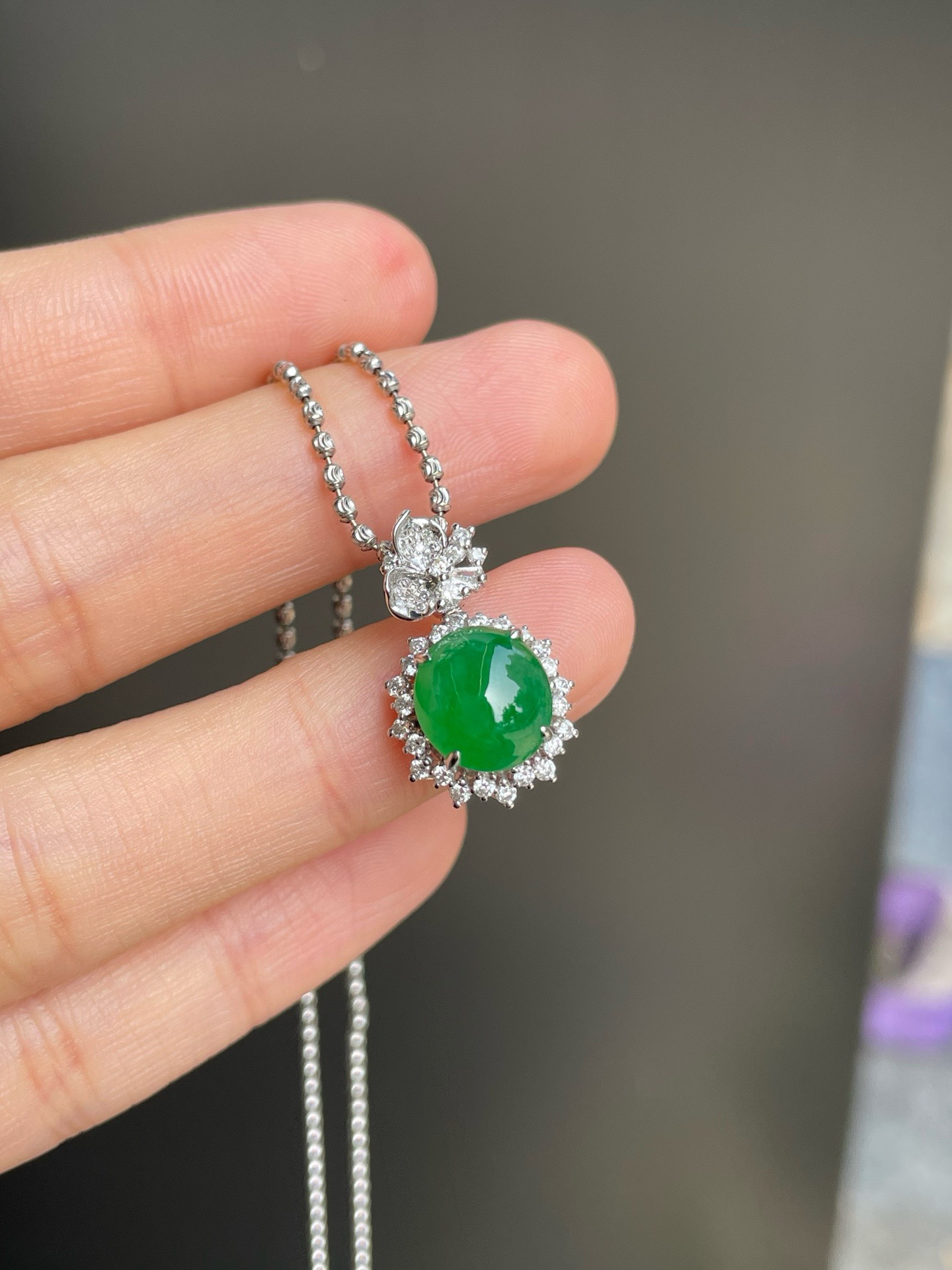 饱满经典蛋面吊坠灵动小可爱小精品吊坠翡翠