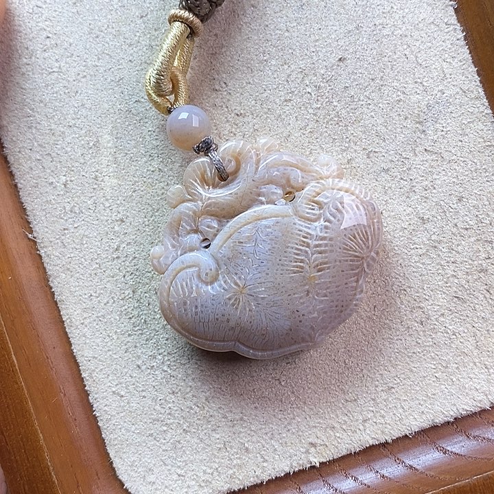 硅化玉颈饰未镶嵌