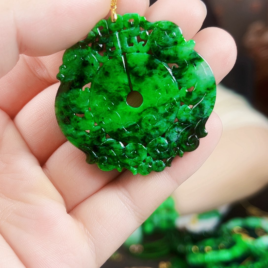 翡翠颈饰18K金镶嵌吊坠