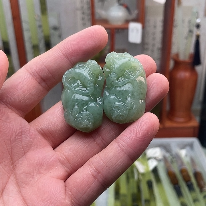 蛇纹石玉未镶嵌四大名玉毛笔