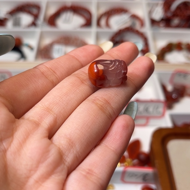 南红玛瑙未镶嵌精工雕刻貔貅