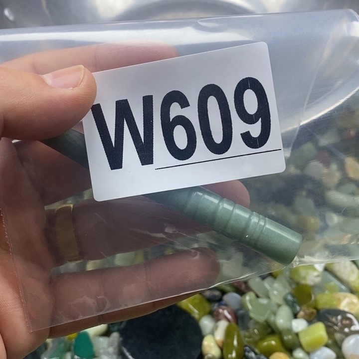 蛇纹石玉未镶嵌鱼缸的