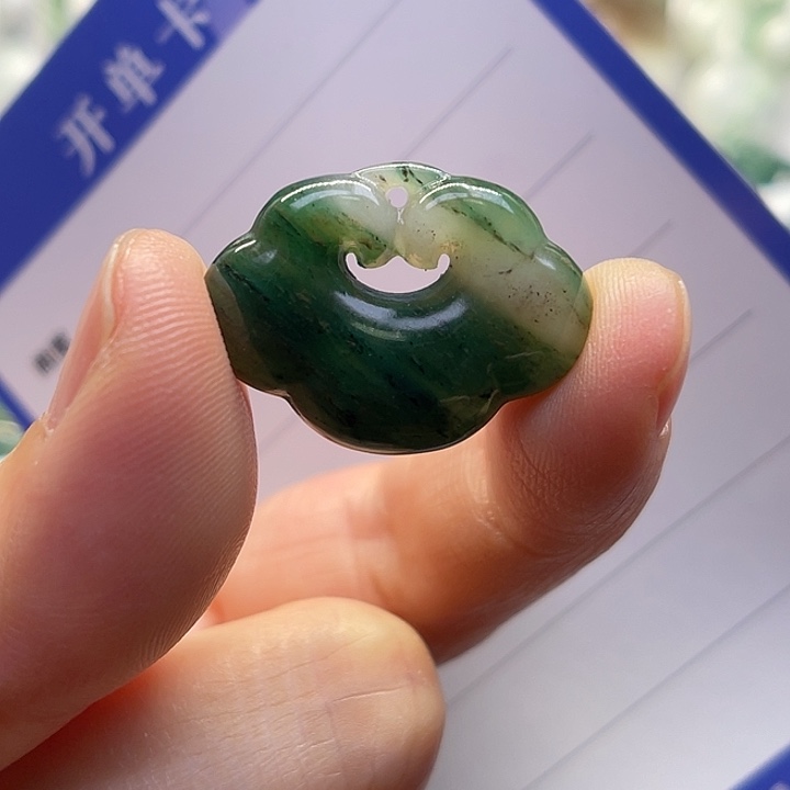 未镶嵌独山玉颈饰