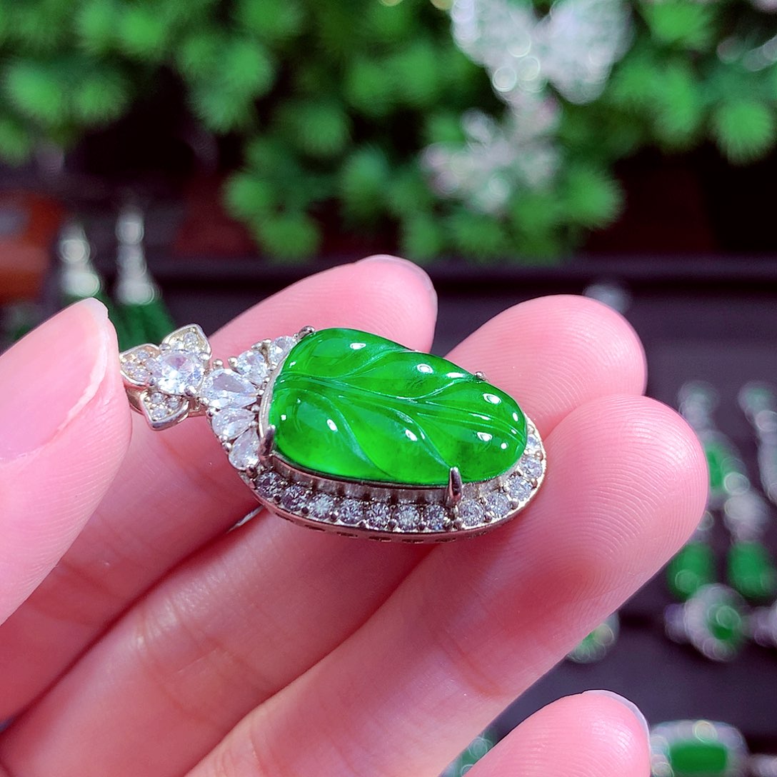 颈饰未镶嵌翡翠天然