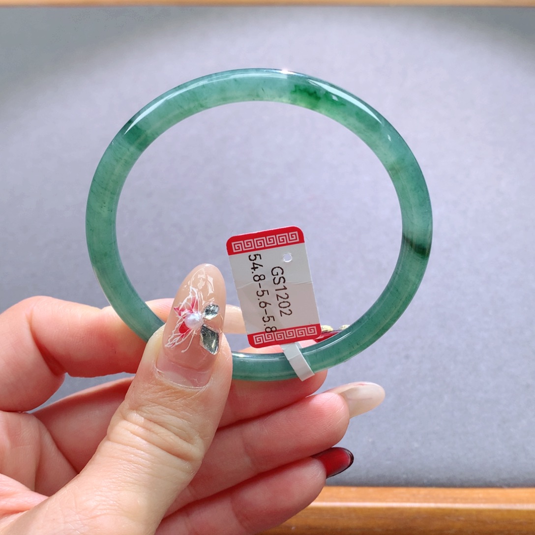 翡翠手镯未镶嵌天然翡翠手镯