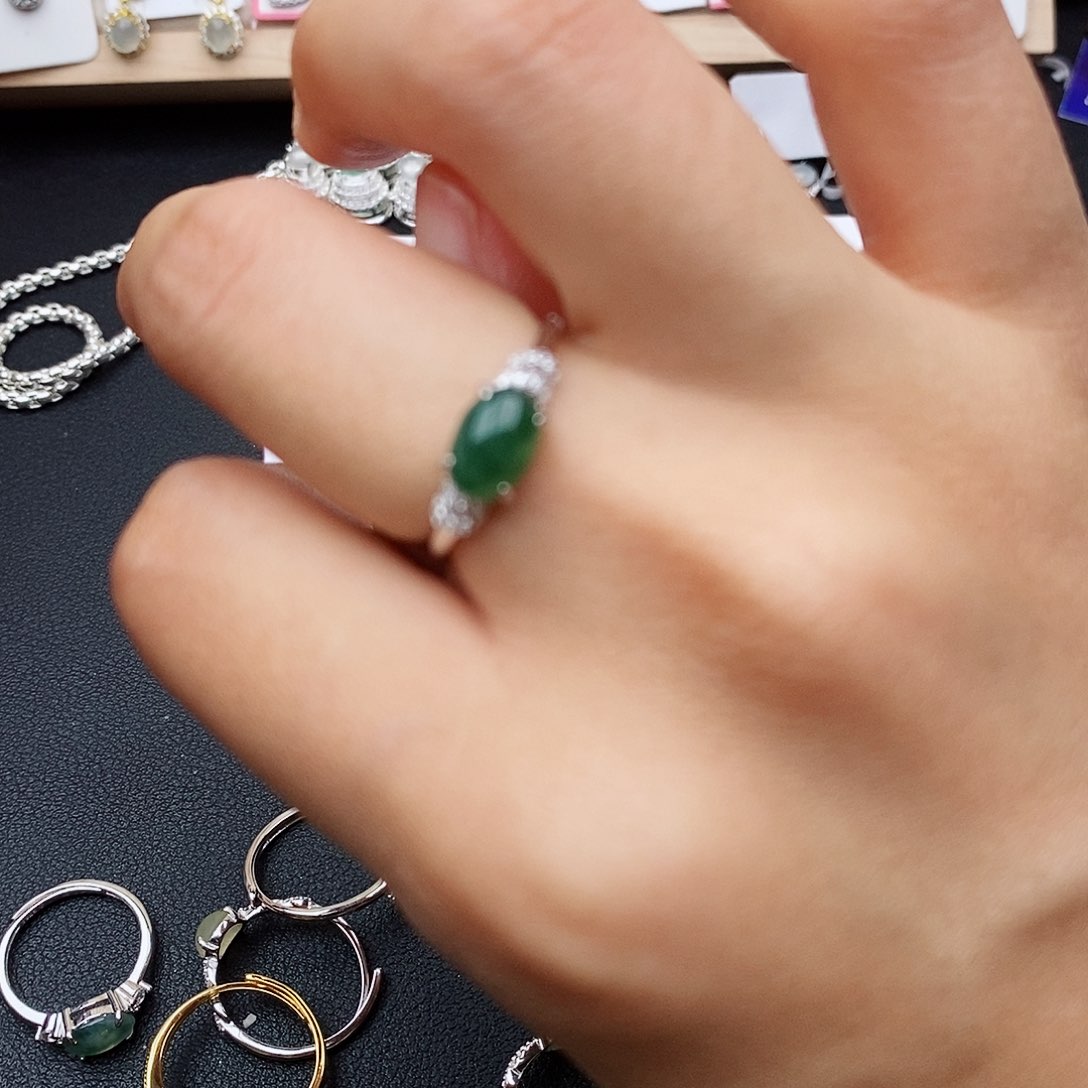 翡翠戒指银S925镶嵌翡翠戒指