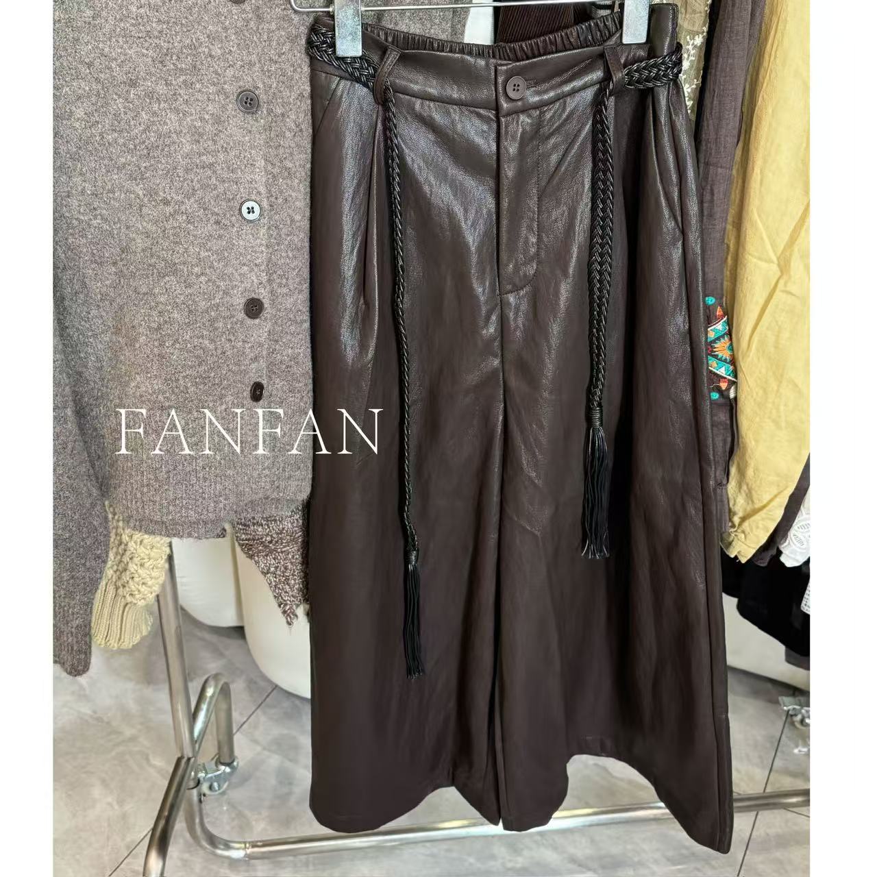 FFAN【摩登风华】复古极简设计摩登质感八分皮裤