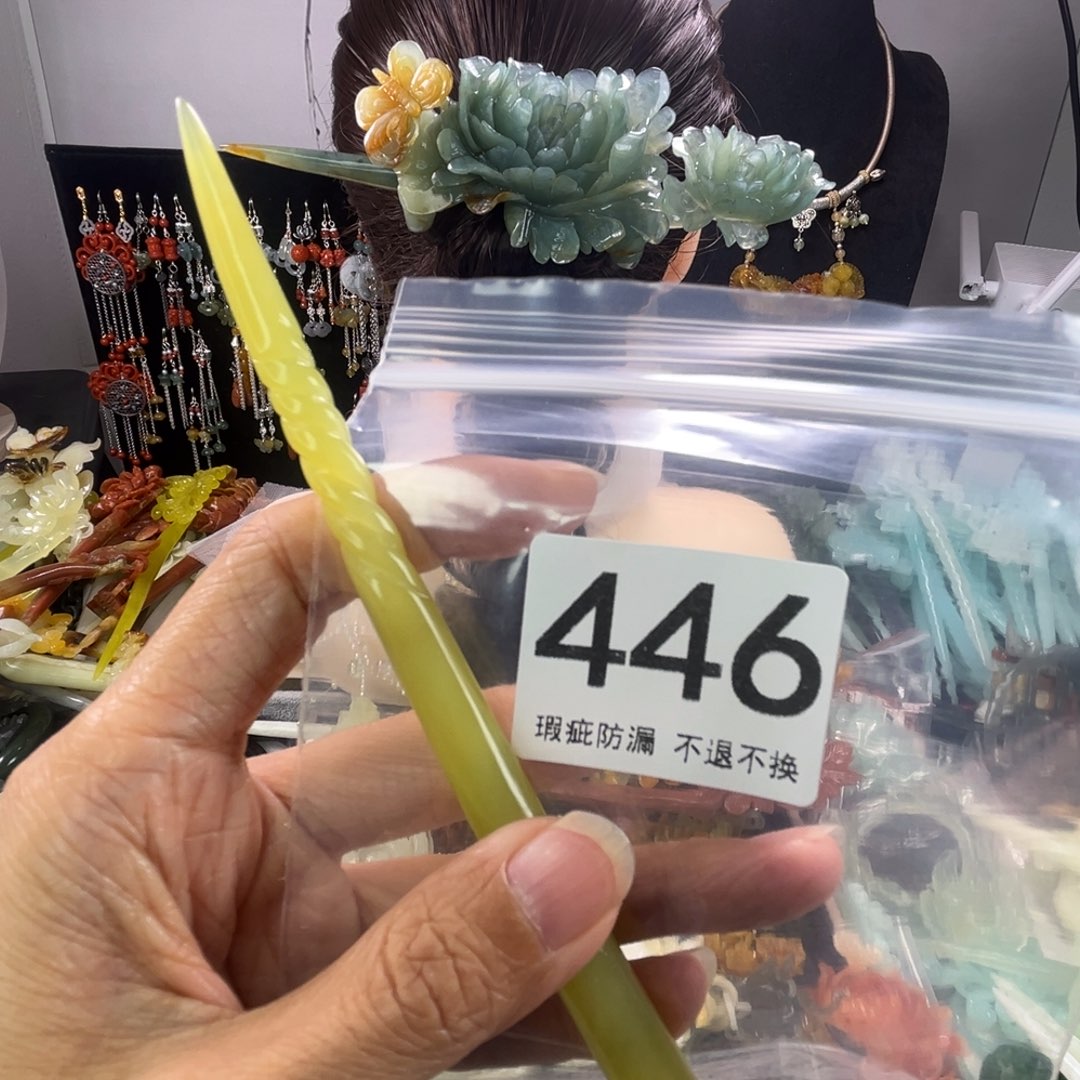 未镶嵌岫玉发饰月****?