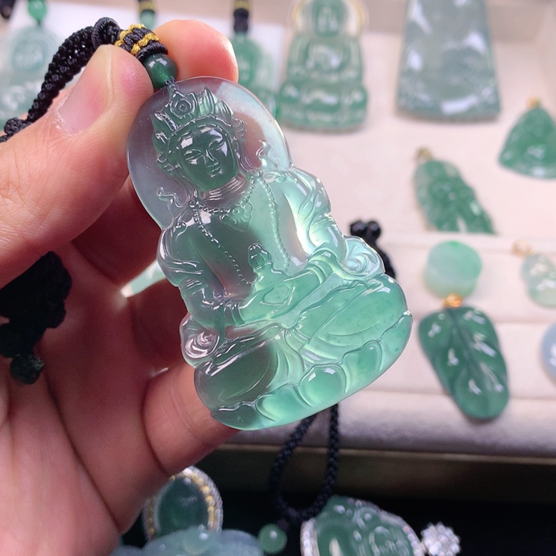 翡翠颈饰未镶嵌翡翠