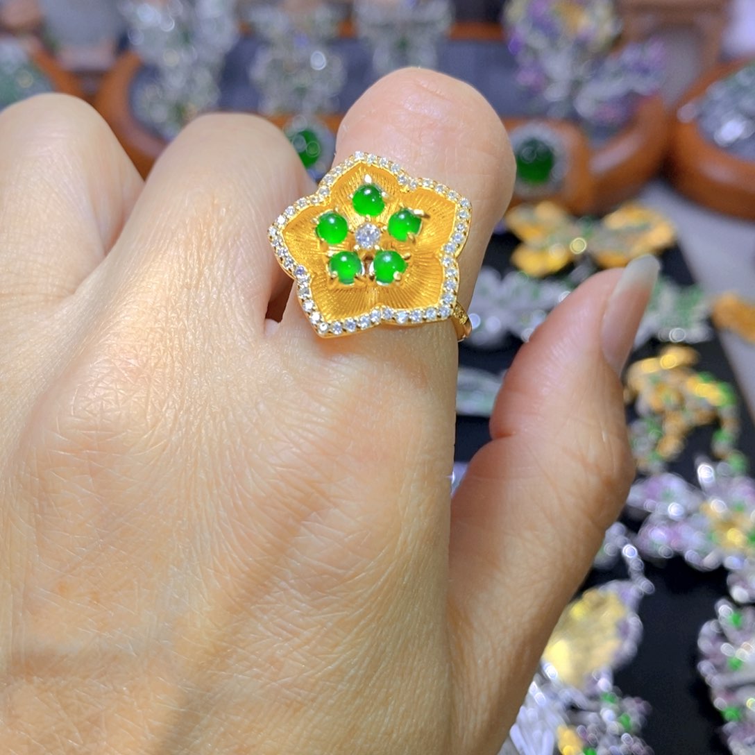 翡翠颈饰银S925镶嵌天然翡翠