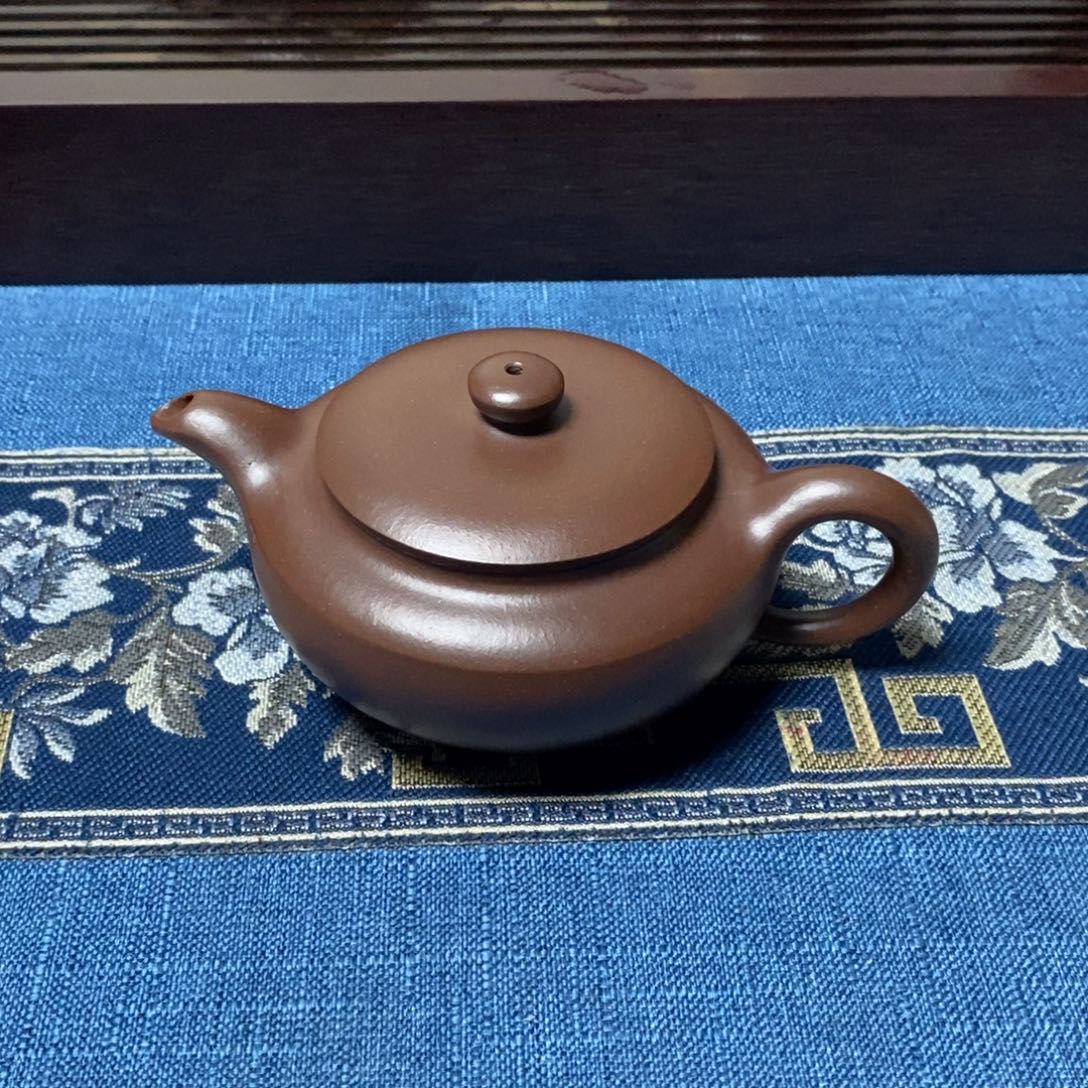 紫砂茶壶230cc.         