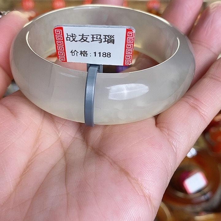 玛瑙/玉髓手镯未镶嵌一**花