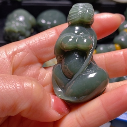 颈饰未镶嵌和田玉（糖玉）