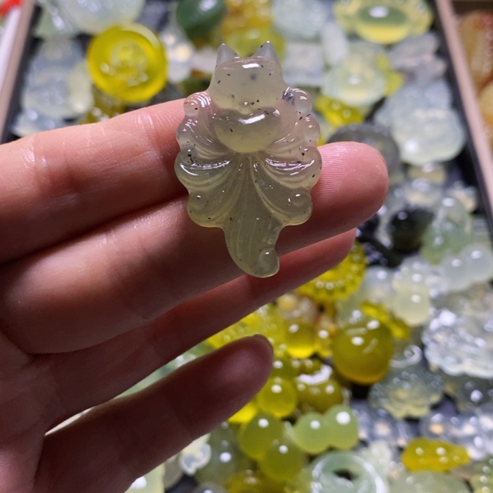 蛇纹石玉未镶嵌颈饰