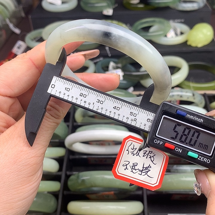 蛇纹石玉手镯未镶嵌576