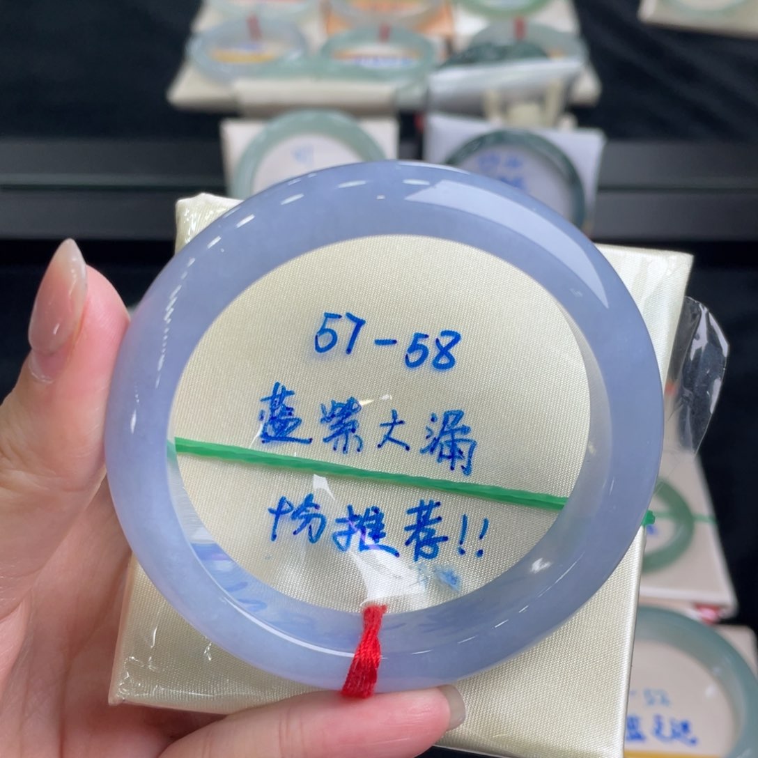 翡翠手镯未镶嵌翡翠