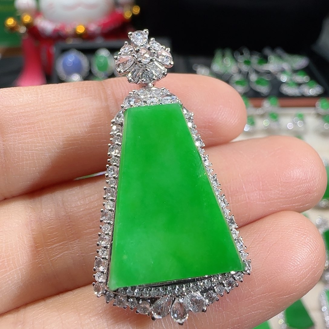 翡翠吊坠(不含链)18K金镶嵌