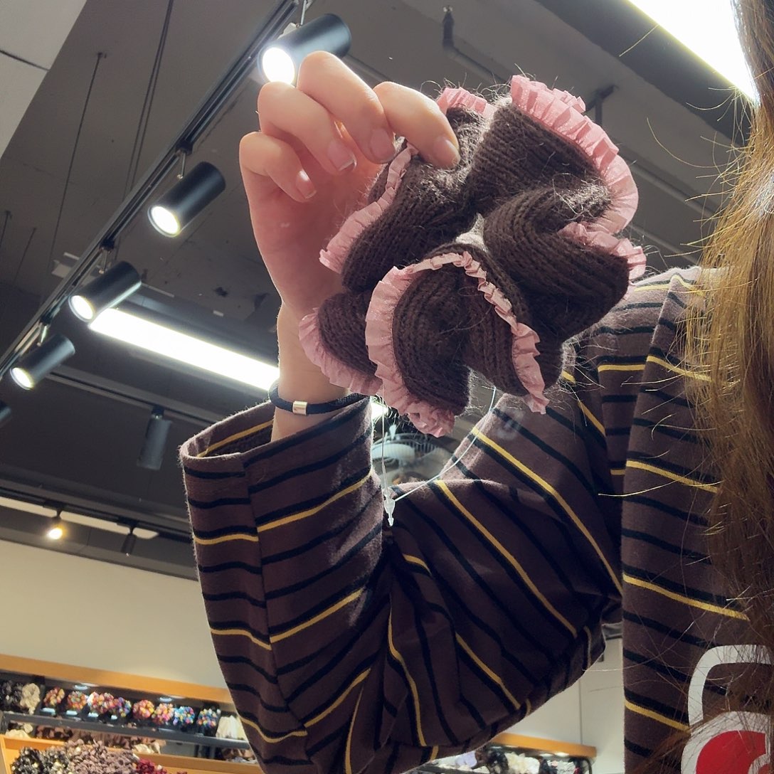 布艺非金属咖色粉边边发圈